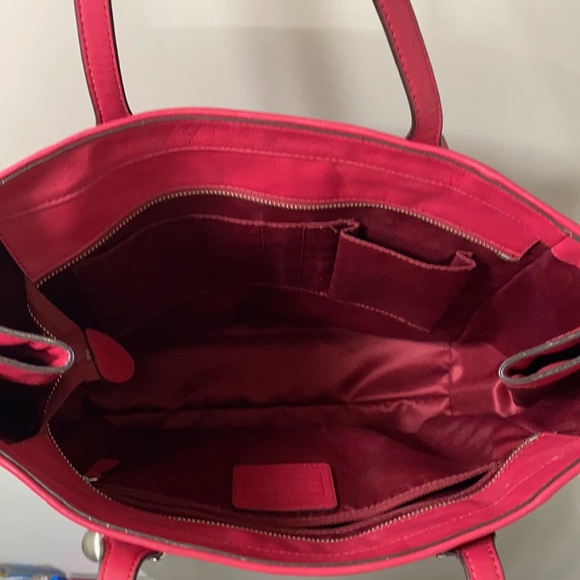 Coach side zip expandable Tote - Picture 5 of 14